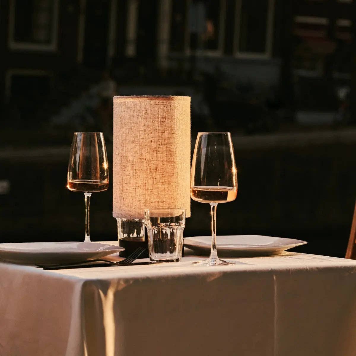 Tavellio - Vente Lampes d'appoint/de bureau - Lampe de table en bois sans fil Ben Dark Brown | Rechargeable, dimmable et jusqu'à 100 heures d'autonomie15