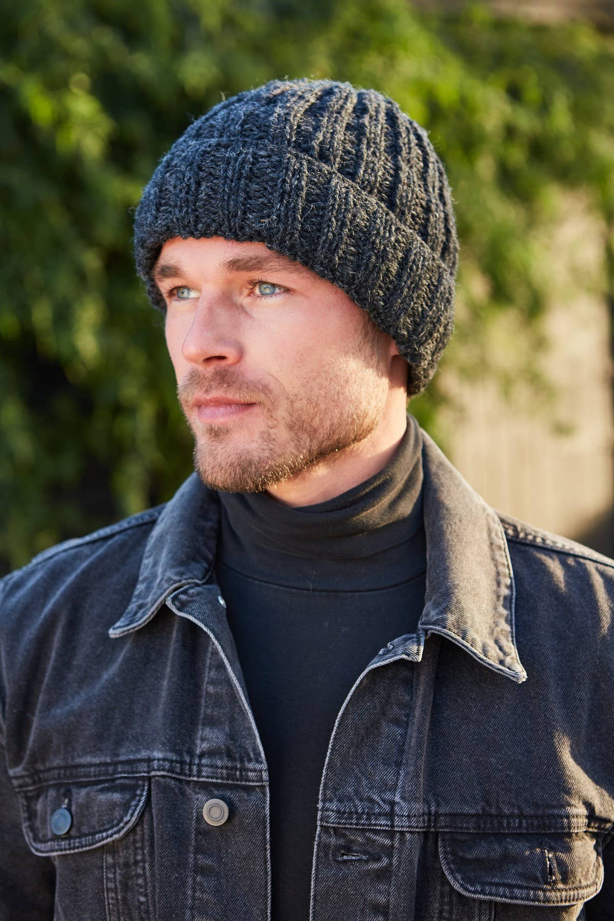 Charbon Bonnet en maille torsadée Shetland pour homme, charbon noir en vente sur Faire4