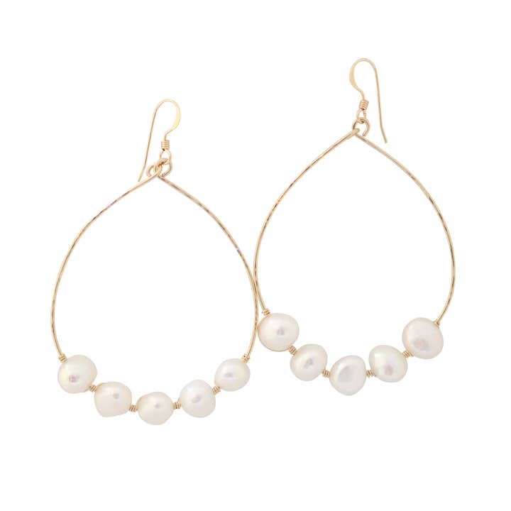 Boucles d'oreilles Pearl Hoop Glow pour la vente par Carolyn Hearn Designs