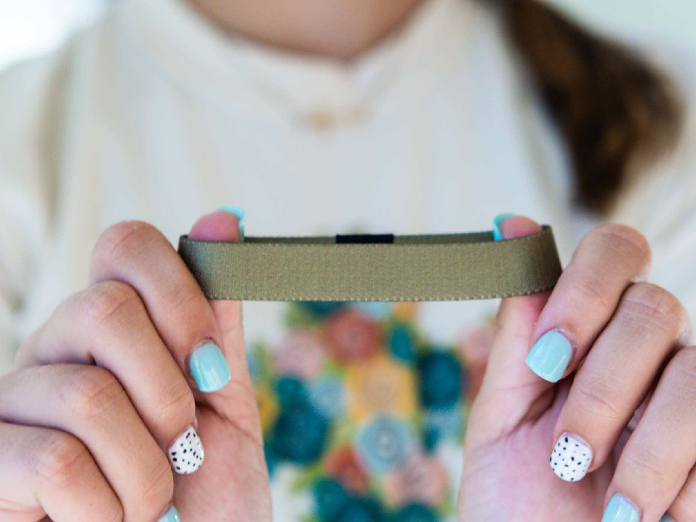 Kingfolk Co - Wholesale Geweven/gevlochten armbanden - Olijf met zwart kruis rekbare armband herenmaat1