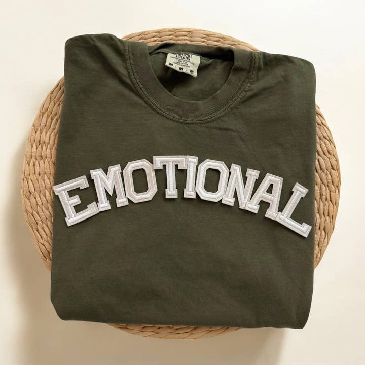 EMOTIONAL Comfort Colors kortärmad tröja, roliga tröjor för wholesale av Threads And Needles, INC.