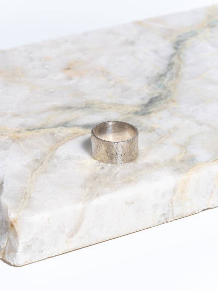 Breiter silberner strukturierter Stapelring, dicker silberner Stapelring für den Großhandel von Think Unique