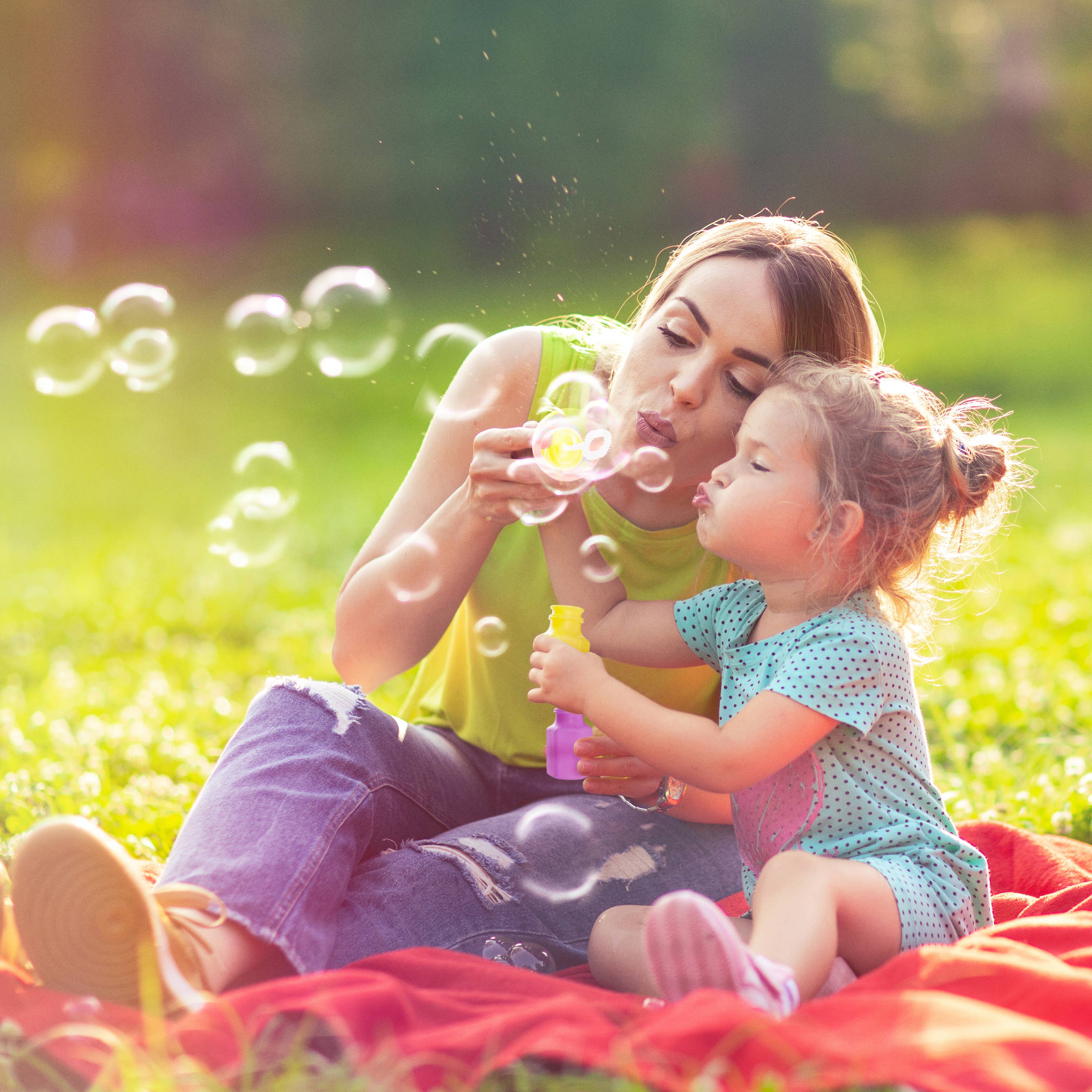 The Twiddlers – Großhandel Seifenblasenstab – Kinder – 48 Mini Party-Seifenblasensets mit Stäbchen – 17 ml6