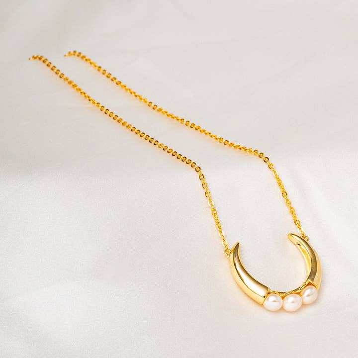 Colar Humble Pearl Crescent por atacado de Harma