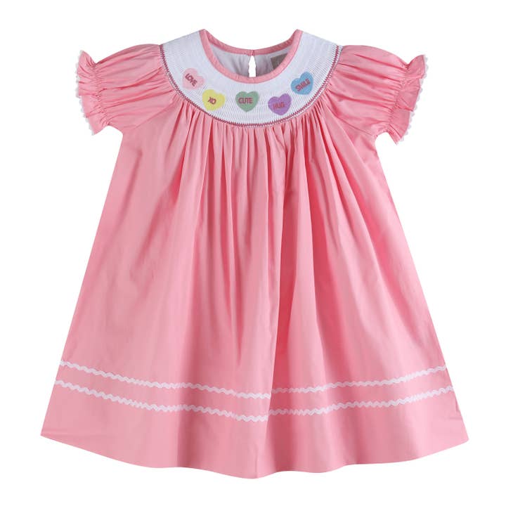 Robe d'évêque smockée rose Candy Heart pour Saint-Valentin pour la vente par Lil Cactus