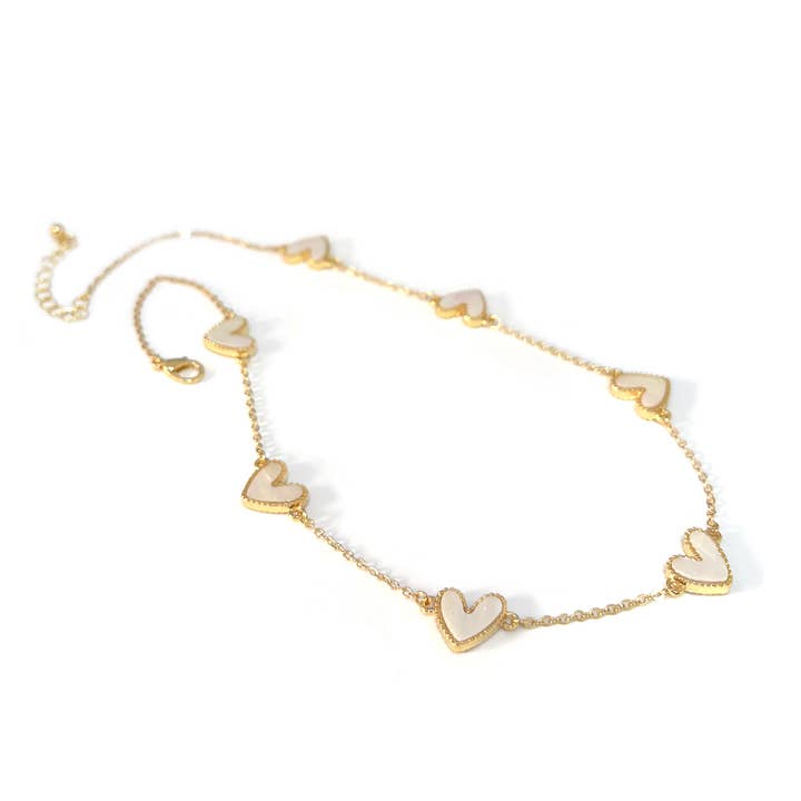 Ketting met hanger van parelmoer hart en statement schakel. voor wholesale door StarryNYC
