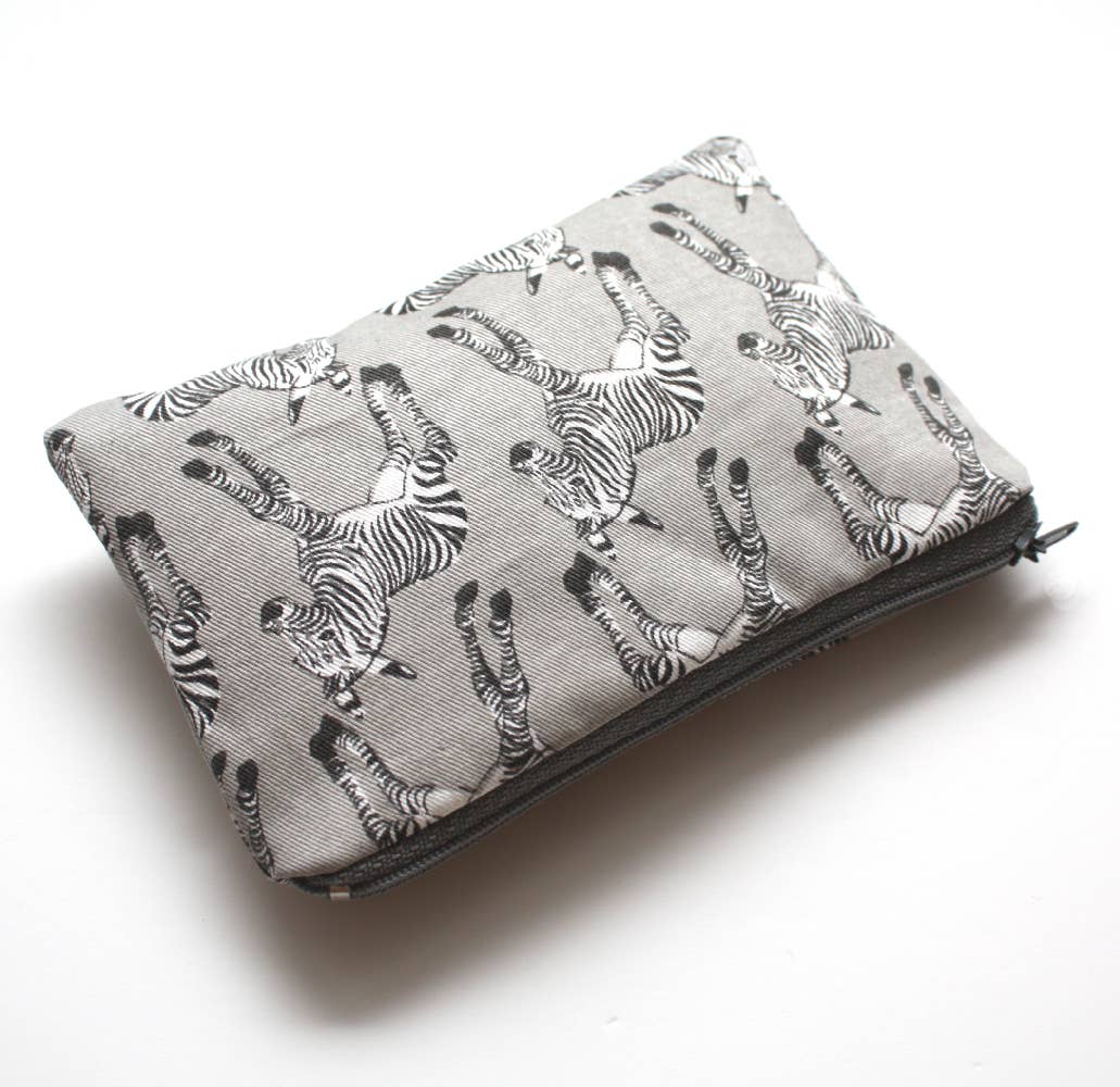 Urbanknit – wholesale Pouch – Women’s – Zebra Zipper Pouch5
