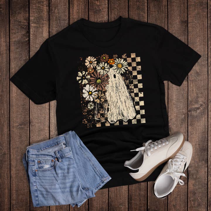 Maglietta grafica fantasma a quadri boho di Halloween per la vendita all'ingrosso da parte di The Way Down South