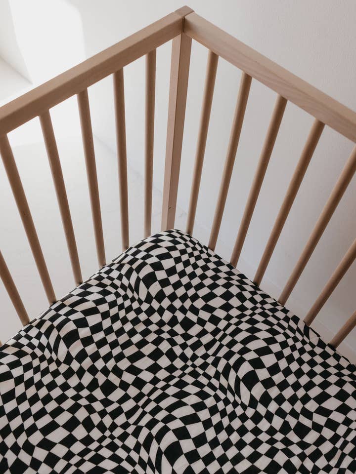 Mousseline Ledikantlaken | Zwart & Wit Golvend Dambordpatroon voor wholesale door Forever French Baby