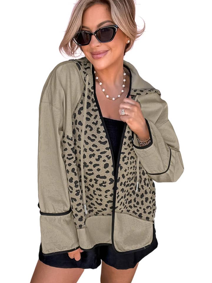 Suhkasana - Vendita all'ingrosso Giacca - Donna - Giacca aperta con cappuccio a stella leopardo marrone con cuciture a contrasto e patchwork.9