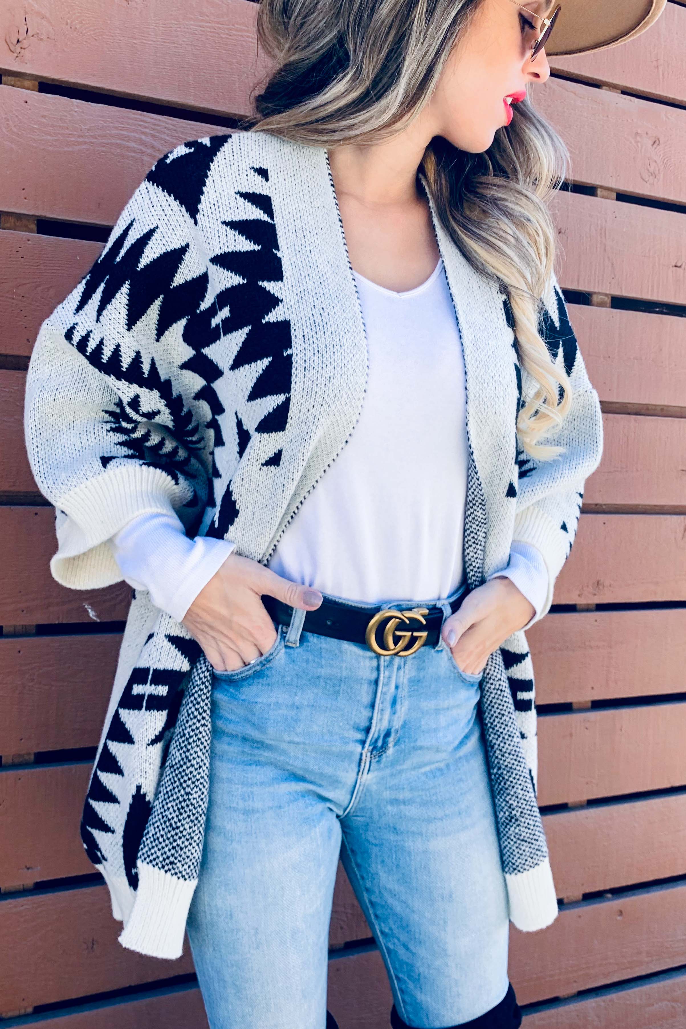 Crema Cardigan lavorato a maglia con stampa azteca aperta sul davanti color crema in vendita all'ingrosso su Faire3