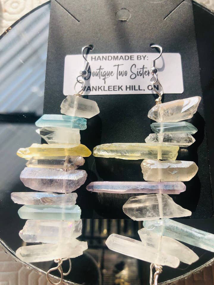 Boucles d'oreilles en cristal, faites à la main pour la vente par Boutique Two Sisters