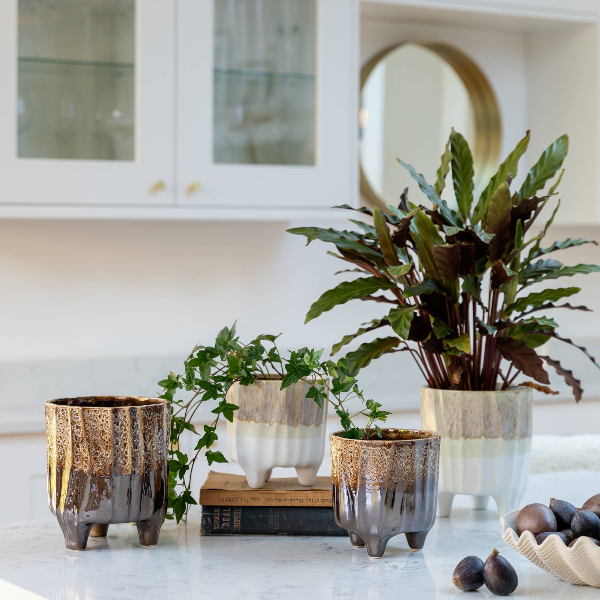 Ivyline – wholesale Indoor pot – Neve Earthenware 3 Leg Indoor Planter H19cm D17cm3