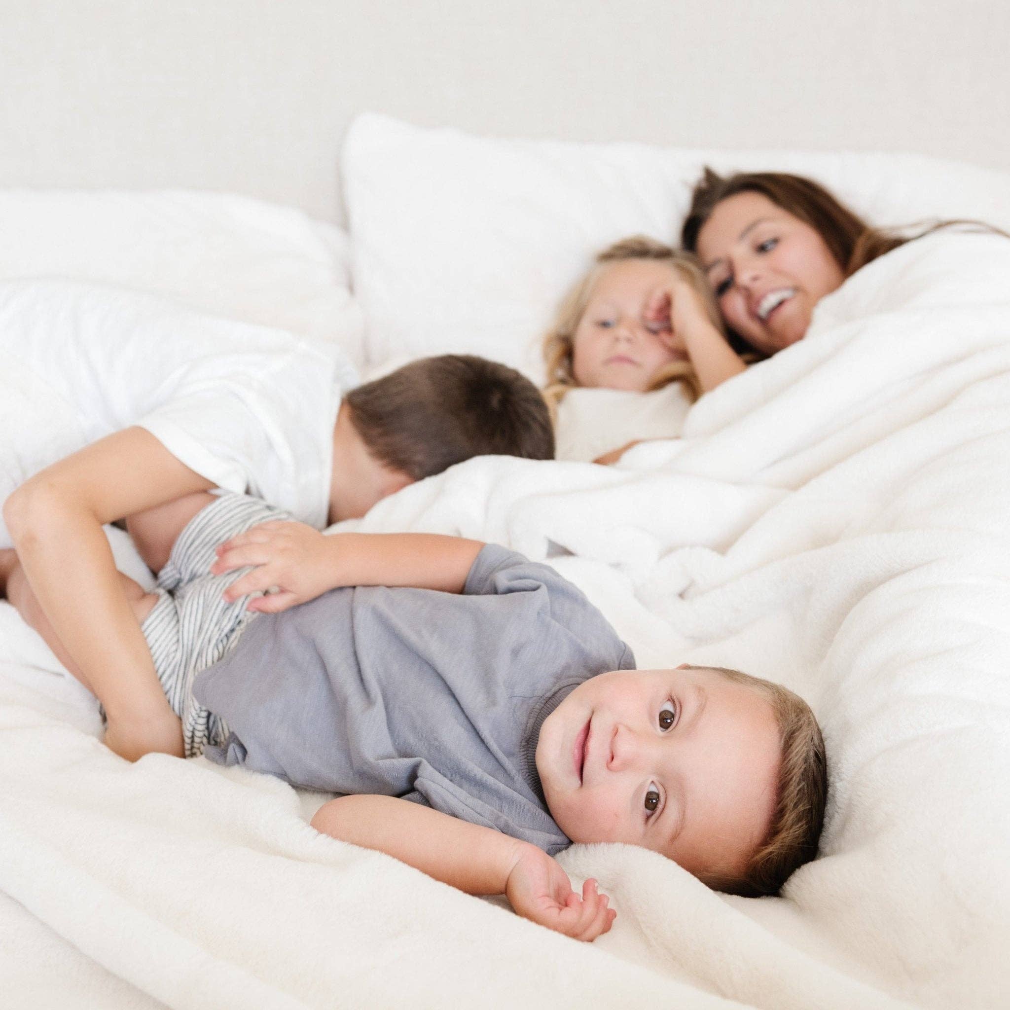 Saranoni - Wholesale Bedding Blanket - FAUX FUR KING BLANKETS1