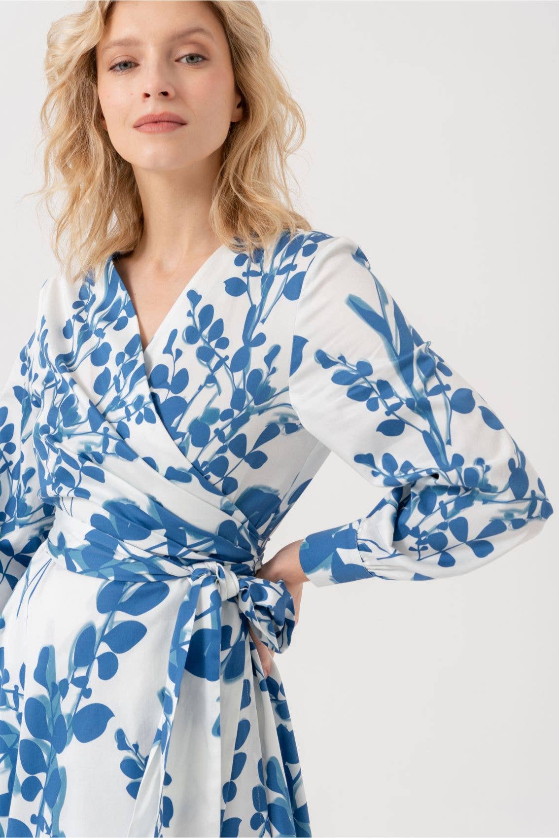 Marianna Déri GmbH - Wholesale Dress - Women's - Wrap dress with blue leaves2