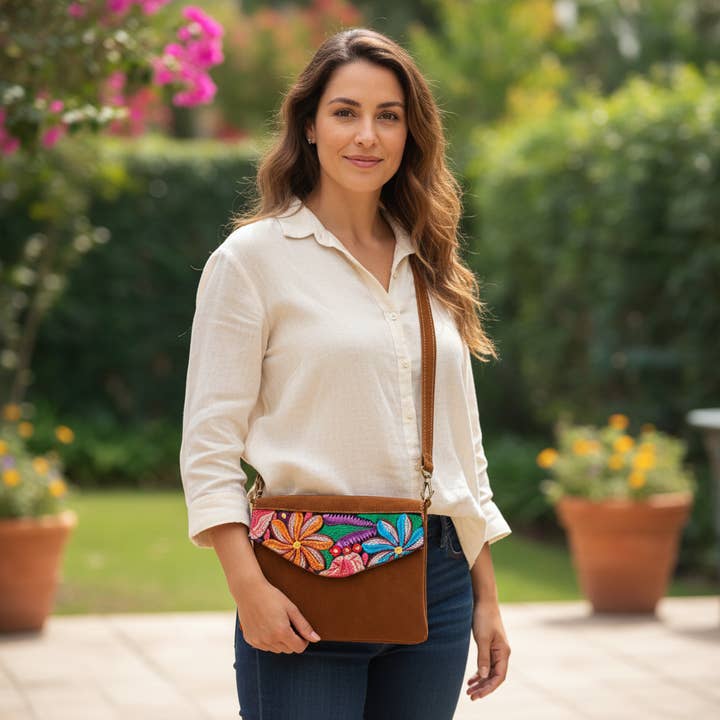 Mini sac à main plat en daim pour la vente par Terra Natural Designs