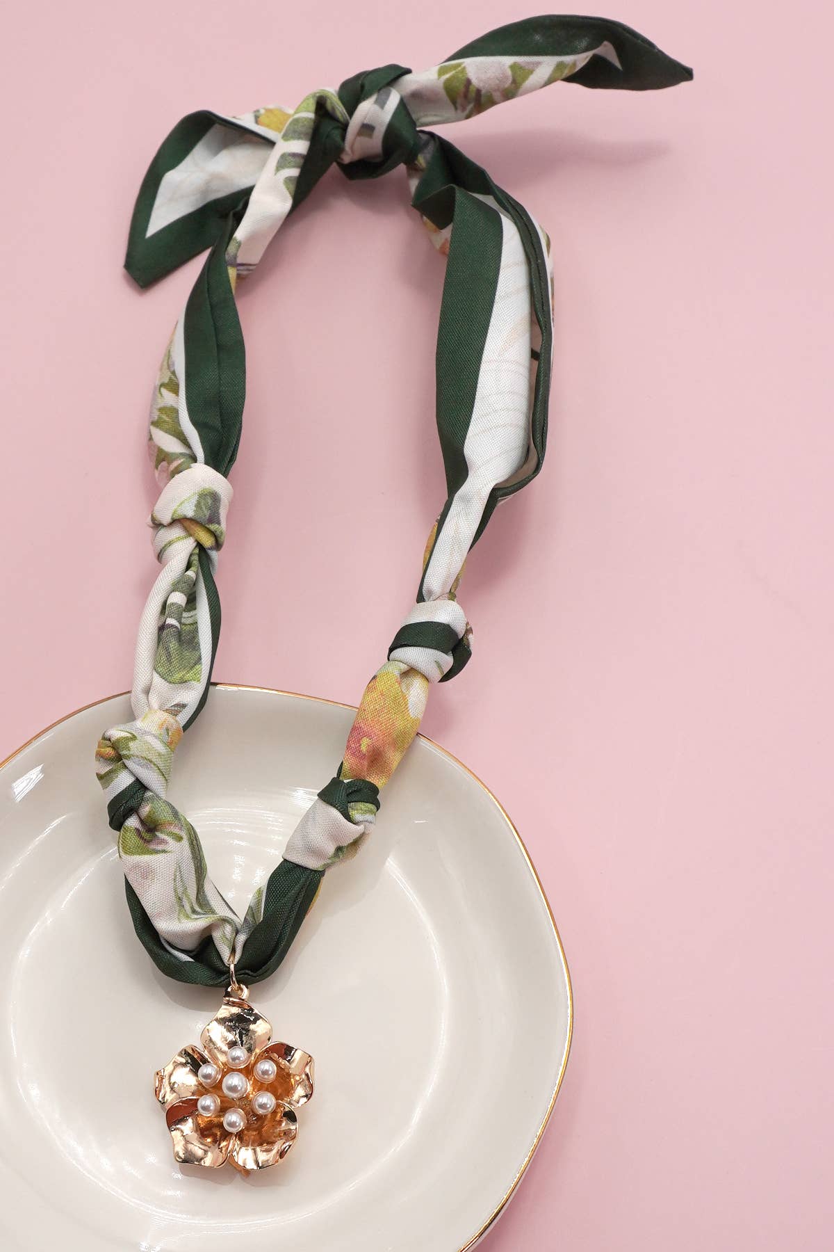 JOSSLYN by wall to wall - Vente Écharpe – femme - COLLIER CHARME ÉCHARPE FAIT MAIN | 80N9179015