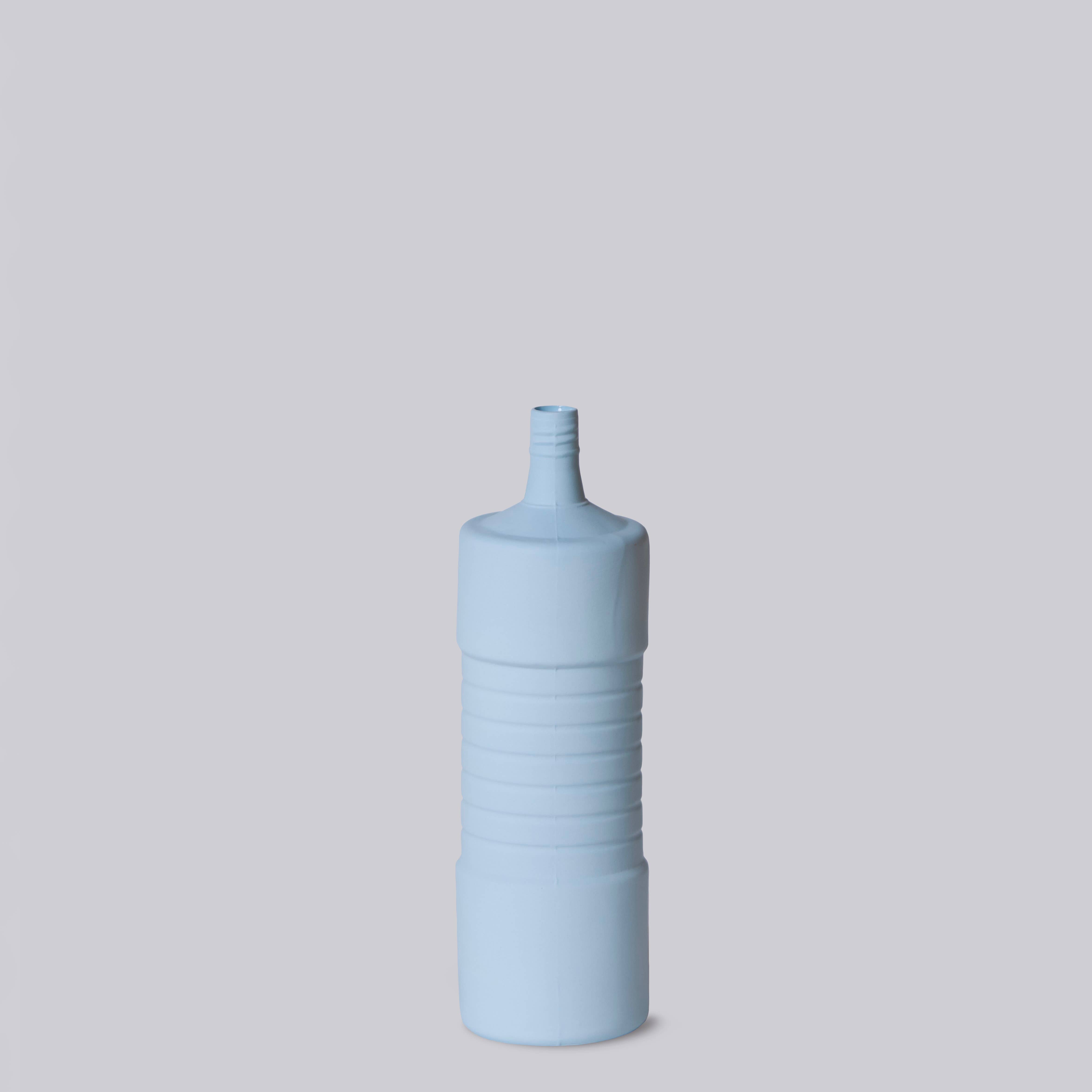 Middle Kingdom - Wholesale Vase - Matte Porcelain Ribbed Bottle Vase1
