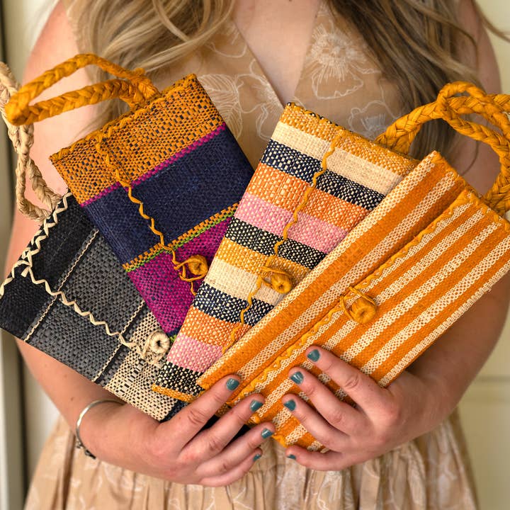 ChiChi Straw Envelope Clutch Purse Wristlet Bag and other Purchase Wholesale straw clutch. Free Returns & Net 60 Terms on Faire trending on Faire.