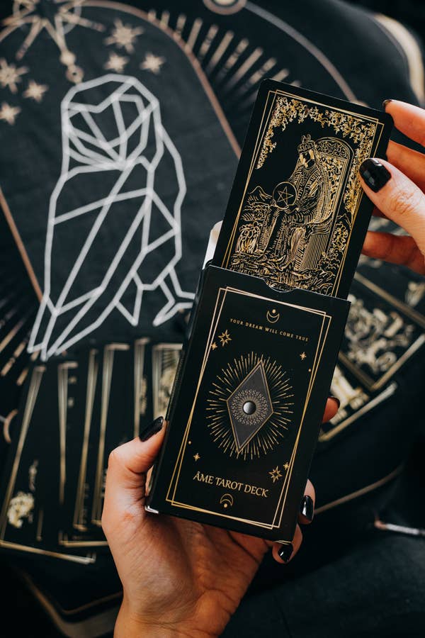 LA MUCI DESIGN - Venta al por mayor Cartas del tarot - Baraja de tarot Âme – cartas de tarot lujosas en negro y dorado8