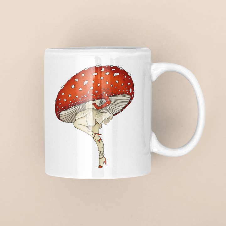 Mushroom Marauder – wholesale Kaffekoppar – Fröken Amanita kaffemugg | Svamp Pinup Girl | 11oz/15 oz