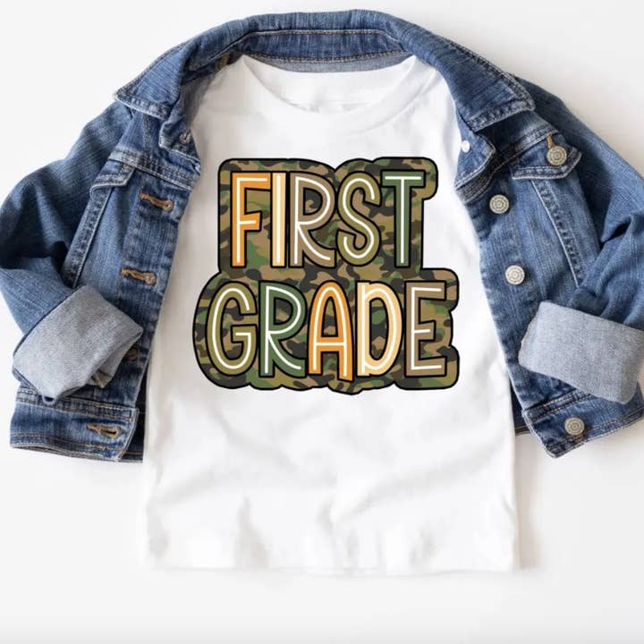 Första klassens pojkar kamouflage t-shirt, första skoldagen för wholesale av AvaryMaeInspirations