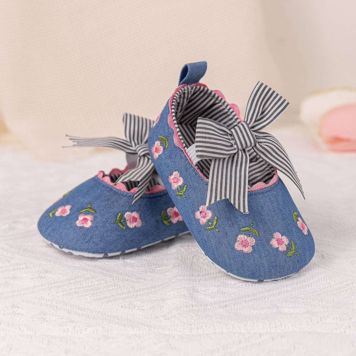 Kids Charm Online - Wholesale Crib Shoes - Baby - Embroidered girls baby shoes with front bow.20