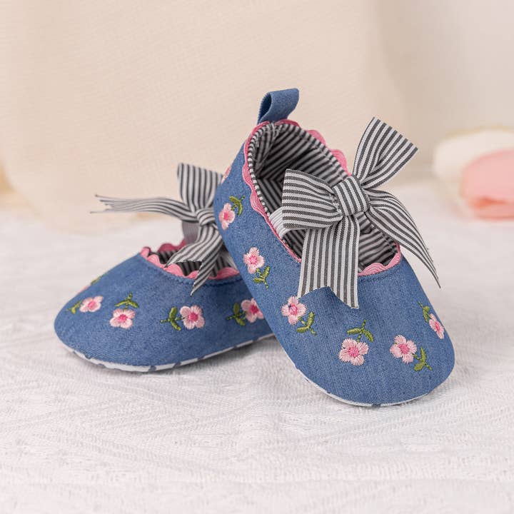 Kids Charm Online - Wholesale Crib Shoes - Baby - Embroidered girls baby shoes with front bow.20