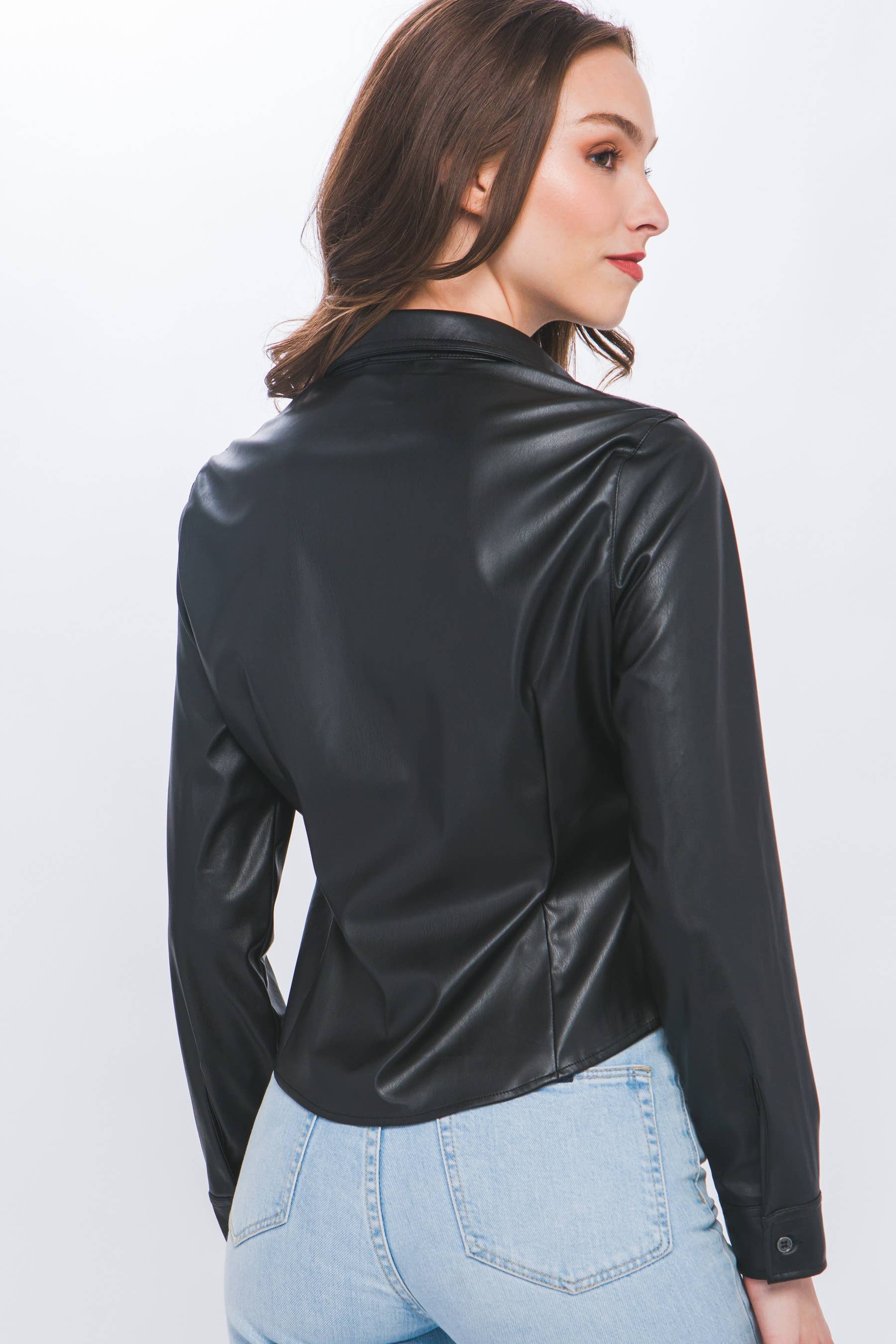 Pink Irene Wholesale – Camisa - Mulher por atacado – Camisa de couro sintético PU com fecho de botão de pressão13