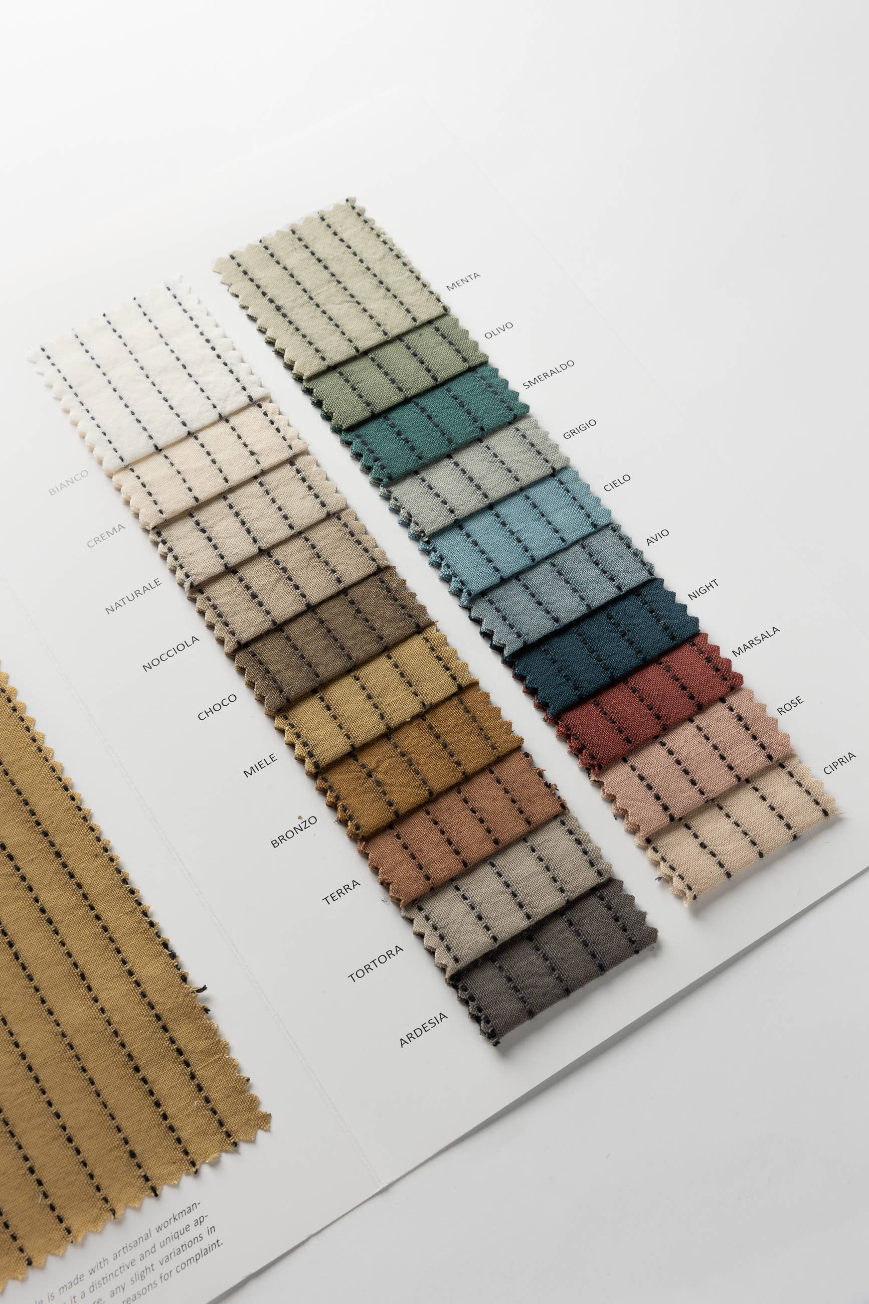 FEELUM homelinen by David Home srl - Wholesale Bedding Pillowcase/Sham - PREVIEW 100% linen pillowcase with dotted line0