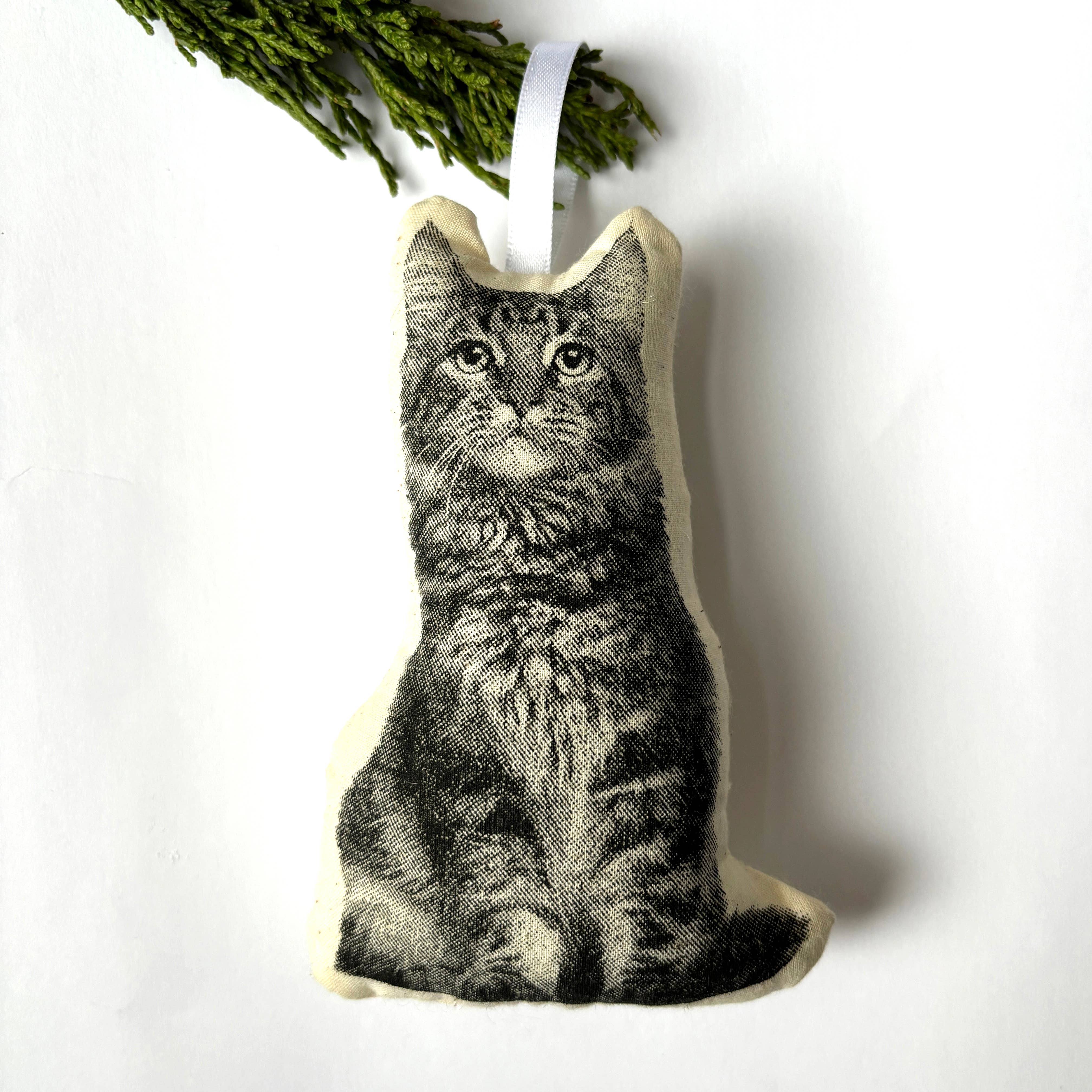 Broderpress - Wholesale Ornament - Longhair Cat Ornament0