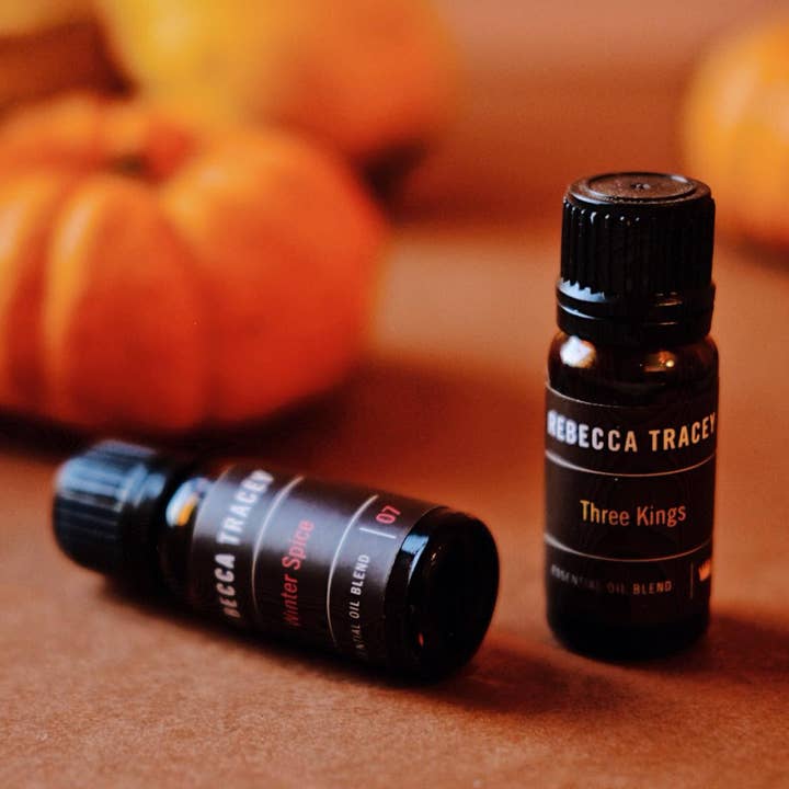 Olio essenziale di spezie invernali per la vendita all'ingrosso da parte di Rebecca Tracey