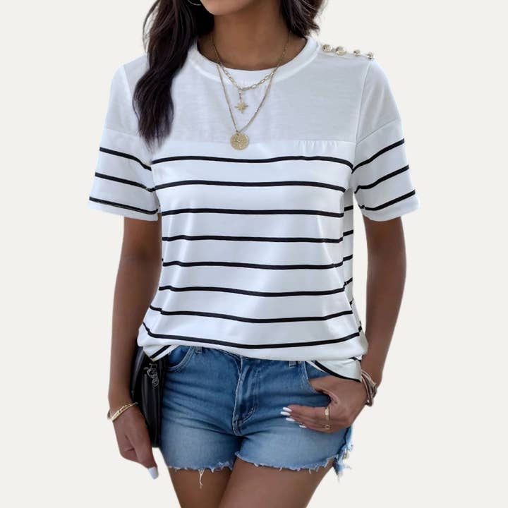 Basic og Daily Essential hvidstribet kortærmet top for engroshandel hos The Moment Collection