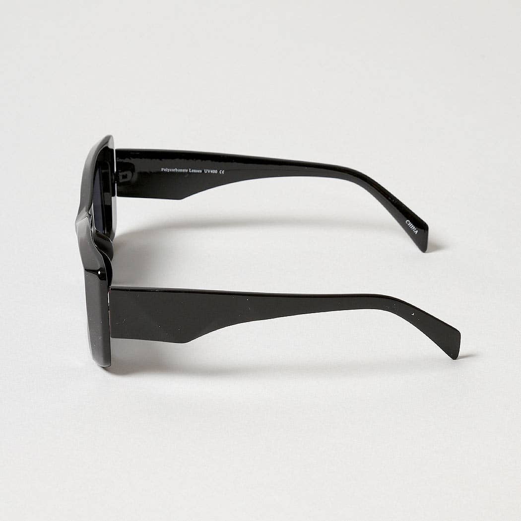 12 COLORI ASSORTITI Occhiali da sole da donna con montatura rettangolare audace in vendita all'ingrosso su Faire8