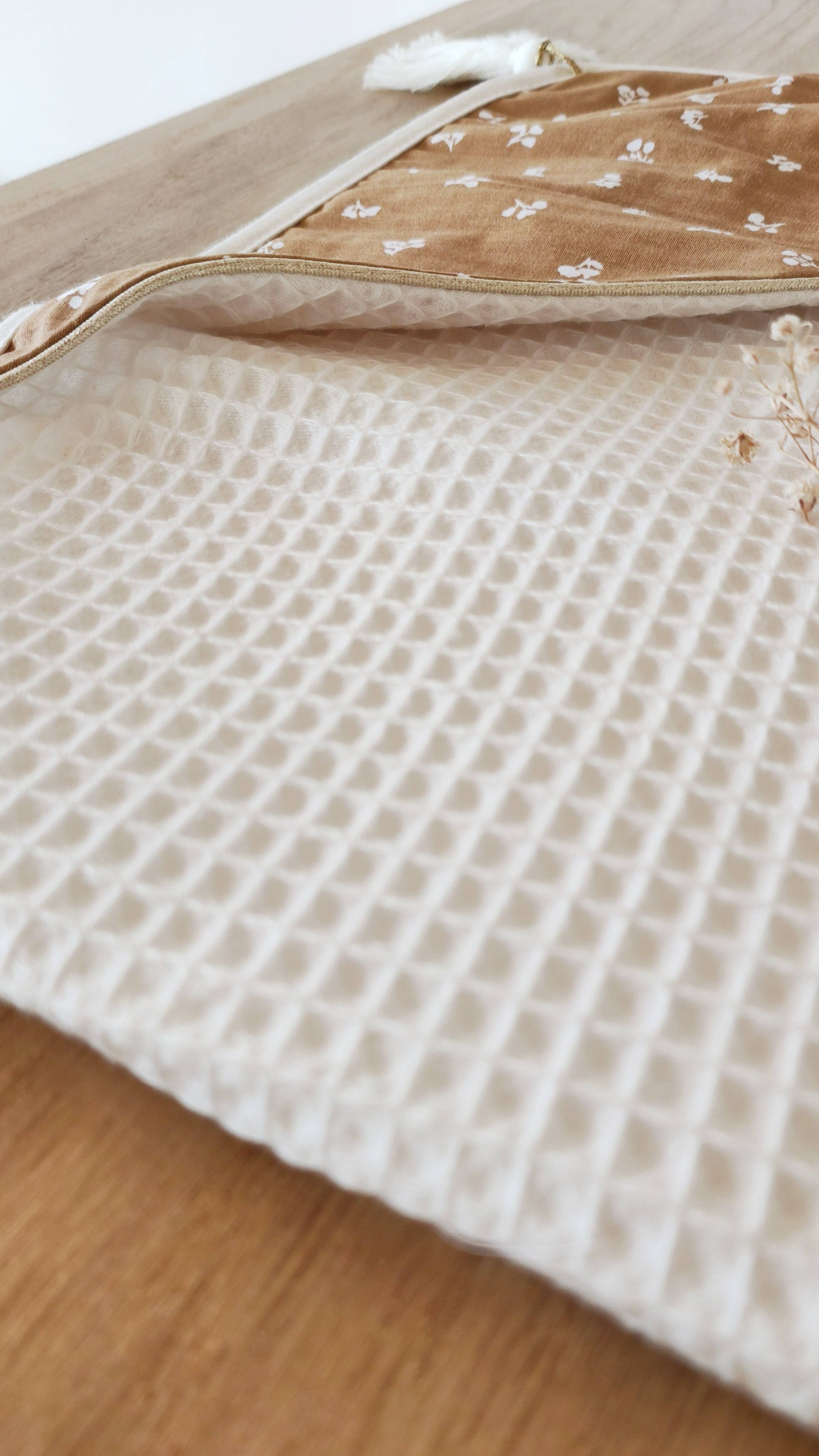 Les p'tites Merveilles de Bérénice - Wholesale Hooded Towel - Kids & Baby - Baby bath cape “Cinnamon flowers” in organic cotton sponge n3