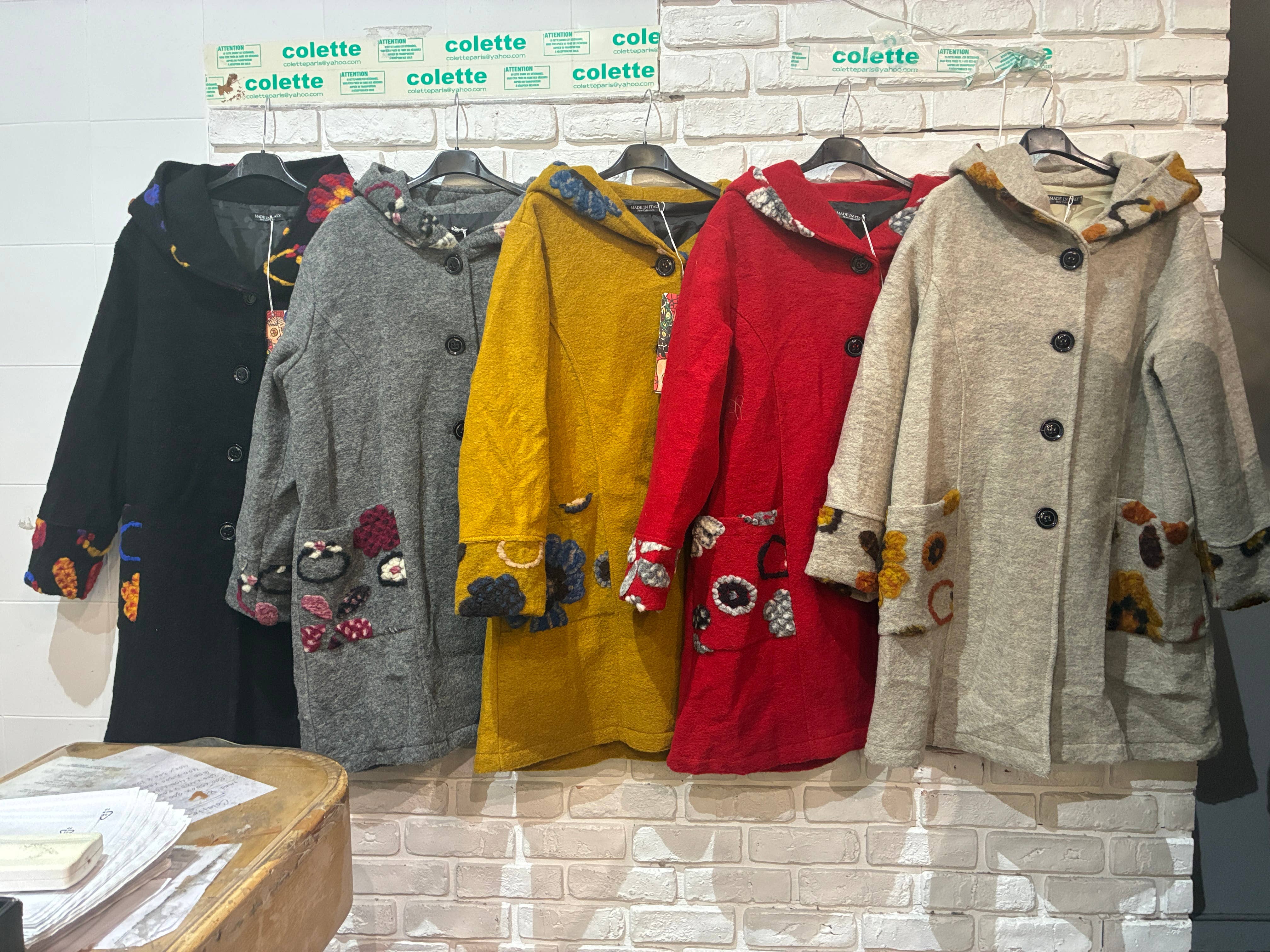 la maison des fibres naturelles – wholesale Rock - Dam – Broderad kappa 99025 80% ull 20% polyester7