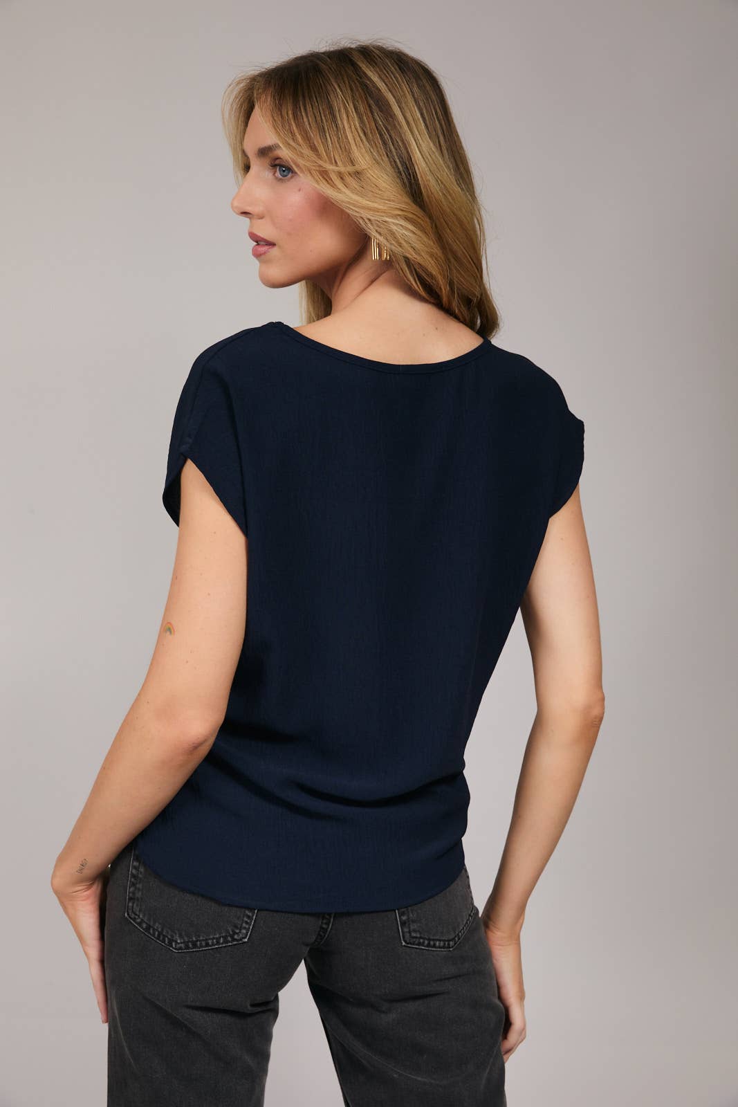 GILLI - Wholesale Blouse - Women's - SOLID WOVEN TEE WITH FRONT KNOT DETAIL36