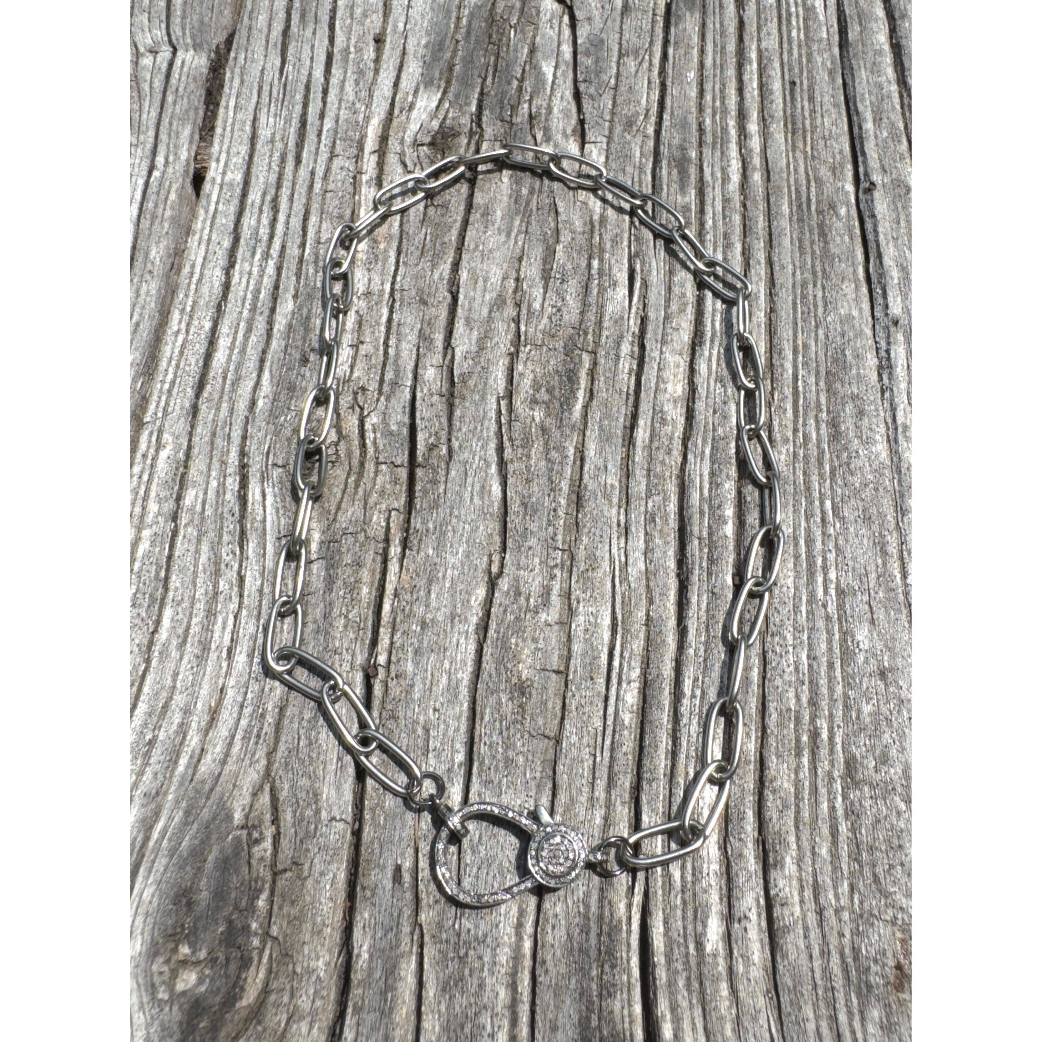 ILISSA MICHELE JEWELRY – Großhandel Gliederhalskette – Halskette mit ovaler Büroklammer und Pavé-Diamantverschluss