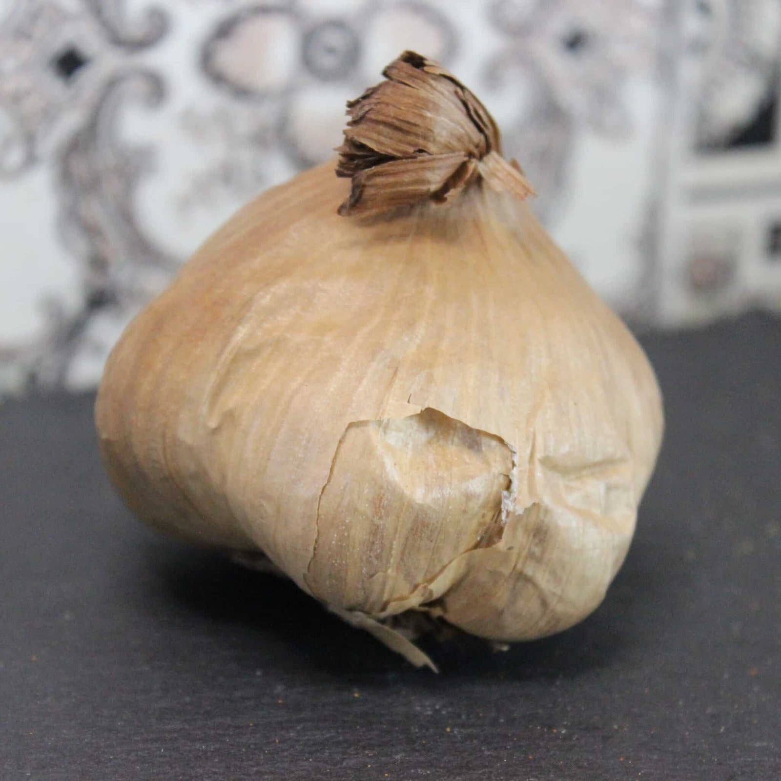 Les Epices Curieuses - Wholesale Dried Spice Mix - Whole bulb black garlic0