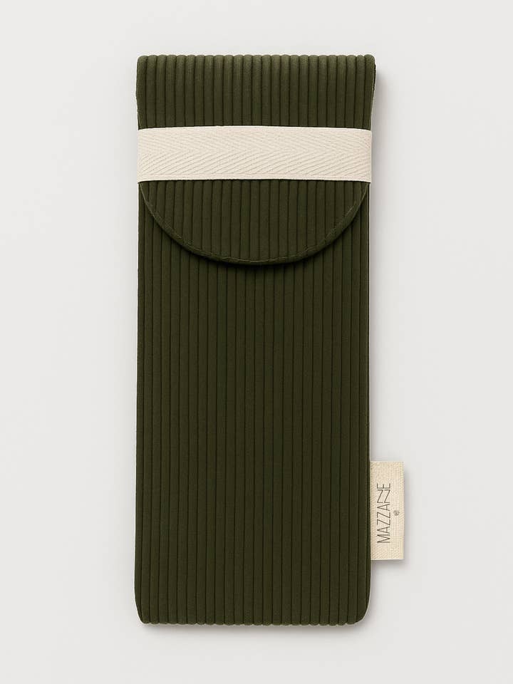 Groen etui van ribfluweel voor bestek, tandenborstel of kwasten voor wholesale door MAZZANNE