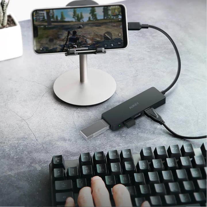 Above Edge - Wholesale Charging Cable - USB C Hub Ultra Slim with 4 USB 3.0 Data Ports Black