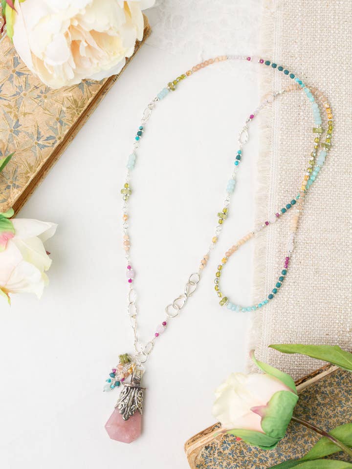 Collier Collage Primrose 55-57" Quartz Rose, Turquoise, Amazonite pour la vente par Anne Vaughan Designs Jewelry