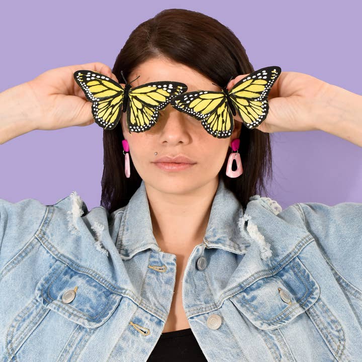 Night Moves Atelier - Vendita all'ingrosso Orecchini pendenti - Orecchini a paddle in argilla polimerica a forma di polka dash in rosa e fucsia5