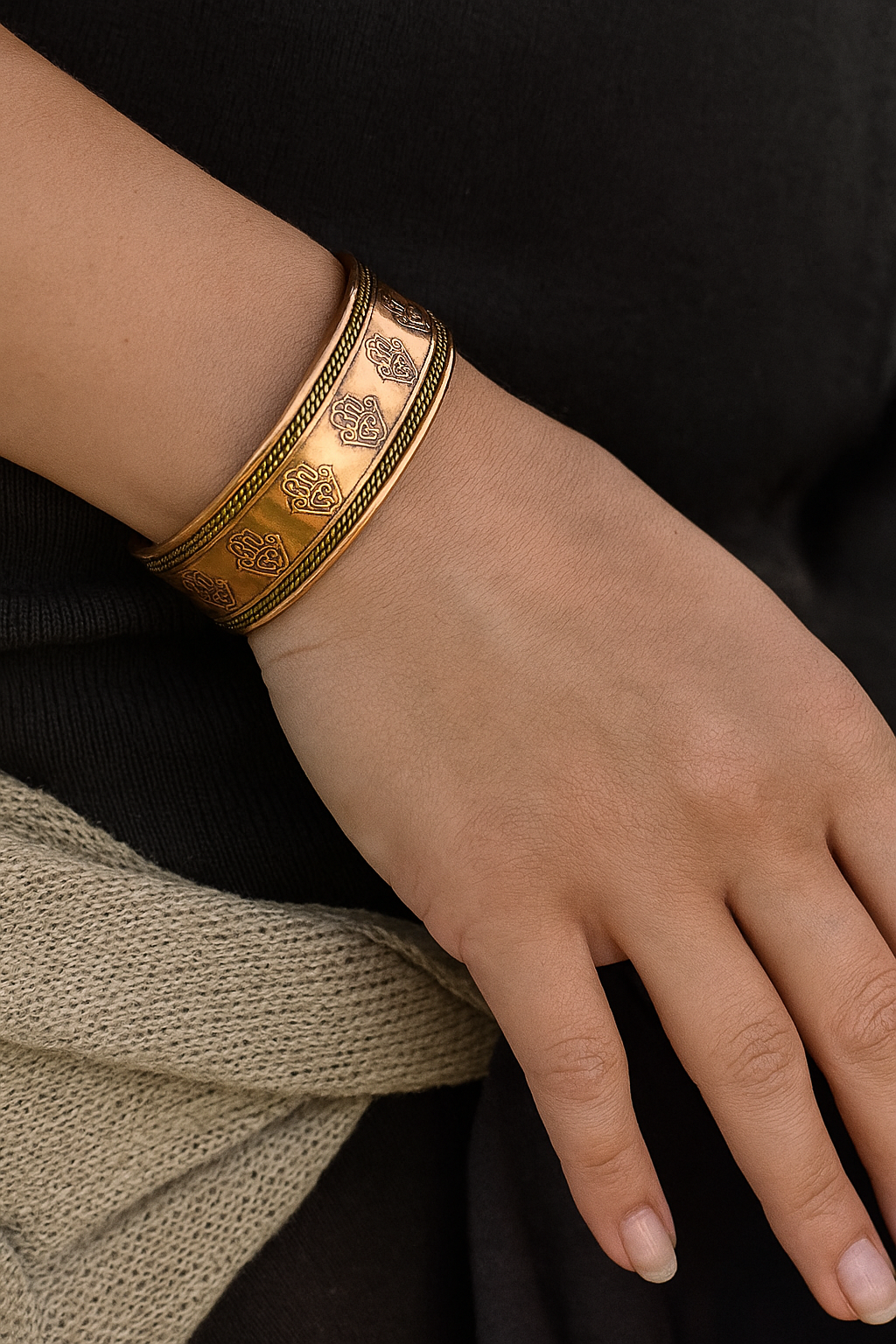 AW Artisan - Wholesale Cuff Bracelet - 6x Copper Bracelets - Wide Bands and Brass Decoration1