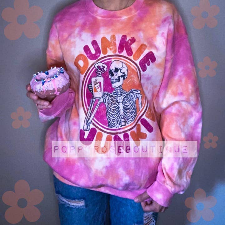 Sweat-shirt Tie Dye Dunkie Junkie. pour la vente par PoppyRoseBoutique