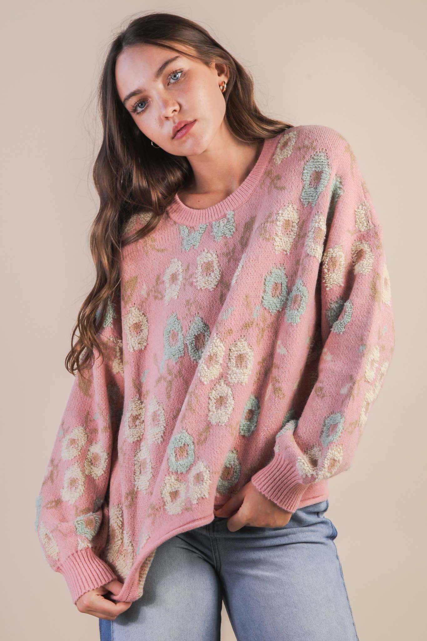 VERY J – wholesale Knitted jumper – Women′s – 12W3428N-Oversized Floral Textured Printed Knit Sweater Top8