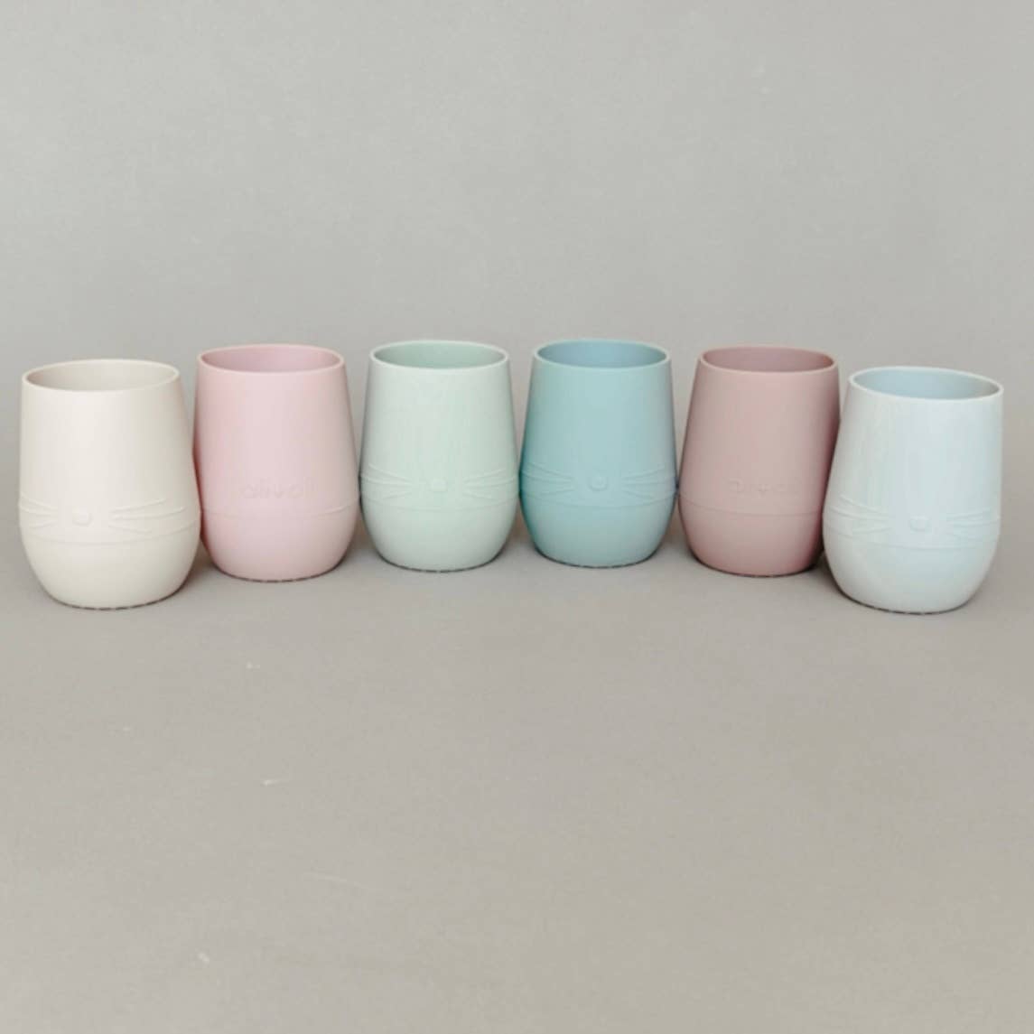 Ali+Oli - Vente Verre/tasse – enfant et bébé - Gobelet ouvert en silicone Bunny Face pour bébé et tout-petit (Misty Blush)8