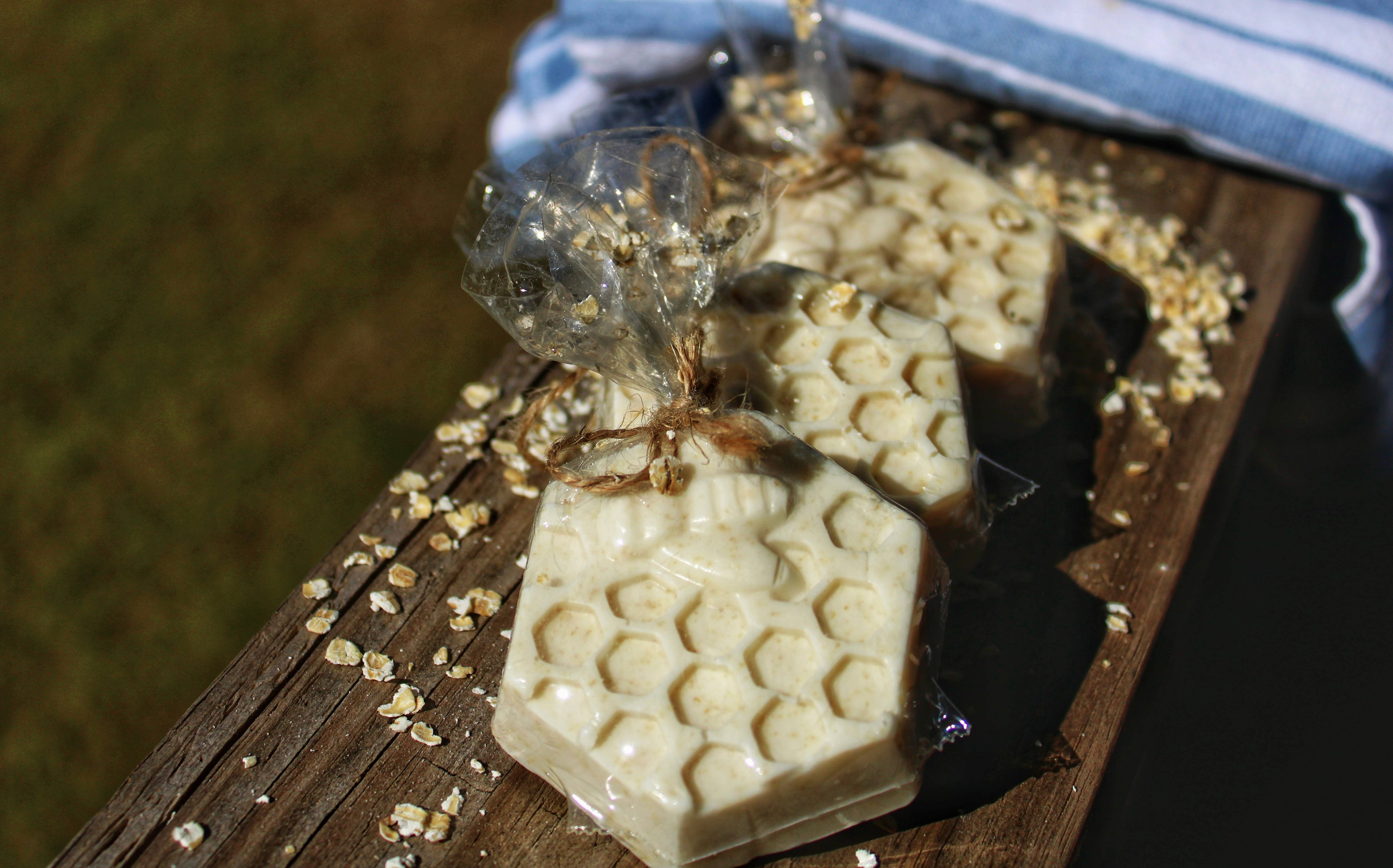 Bee-Youtiful Beauties - Wholesale Bar Soap - OATMEAL & HONEY BODY SOAP1