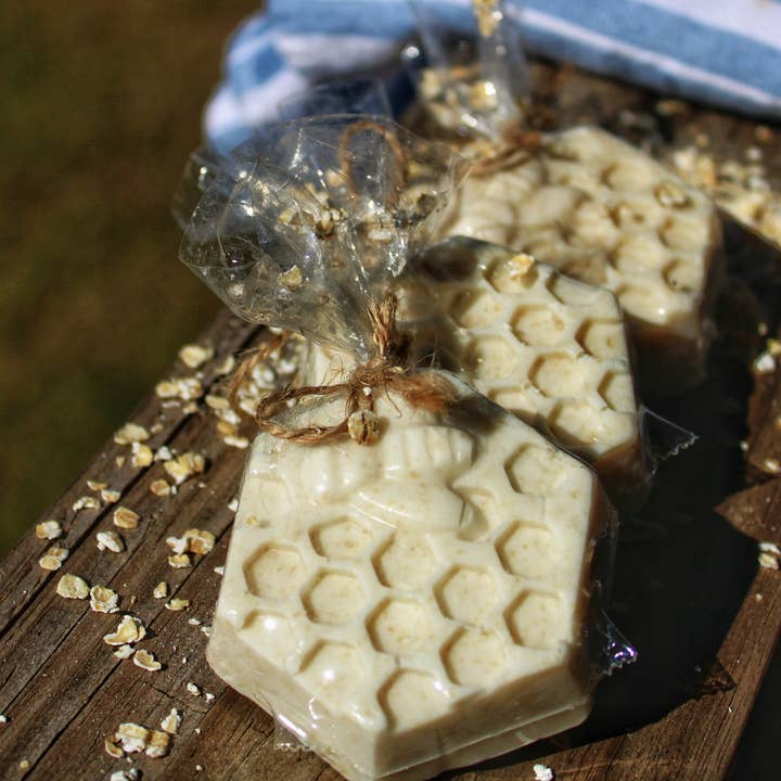 Bee-Youtiful Beauties - Wholesale Bar Soap - OATMEAL & HONEY BODY SOAP1