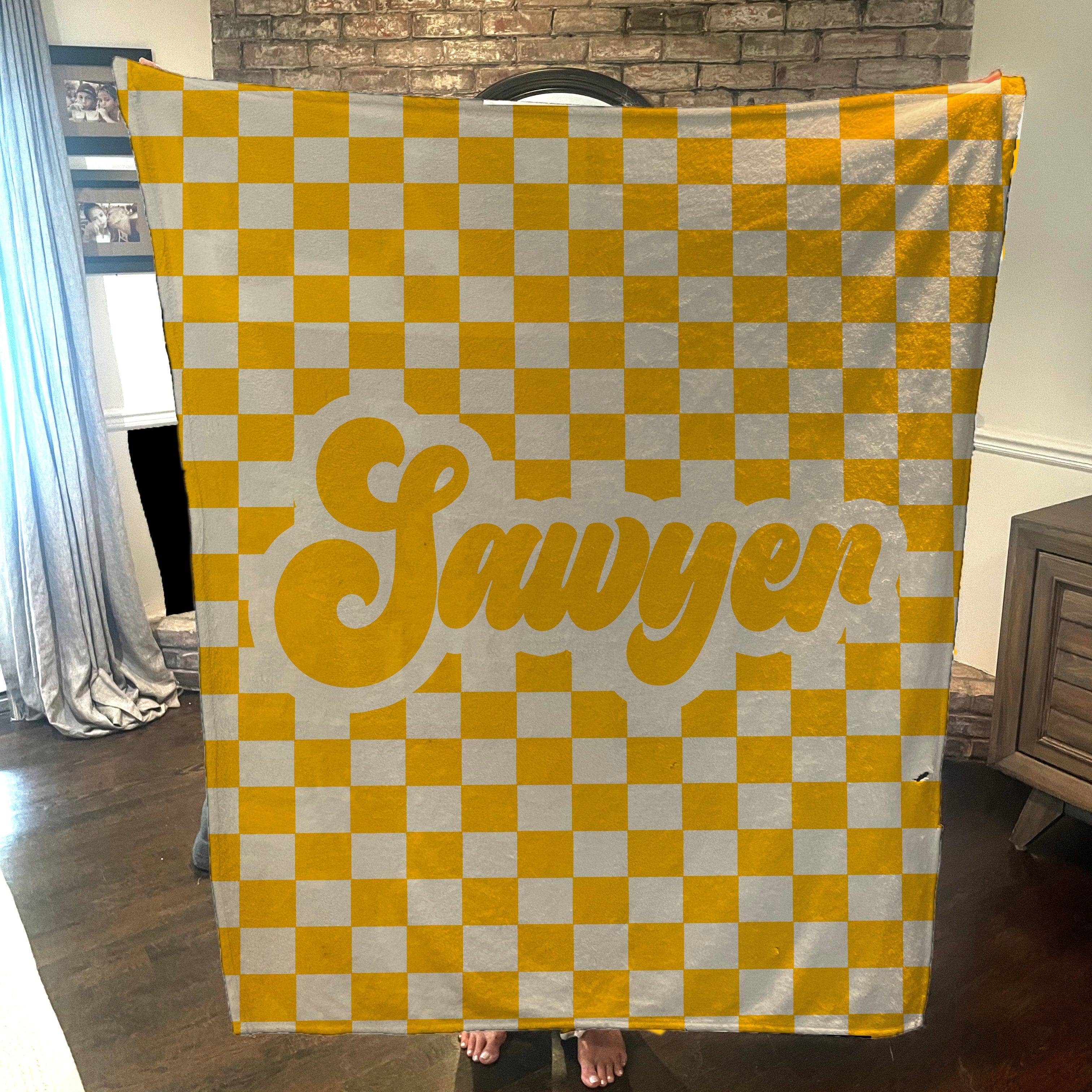 Monogramonline Inc. – wholesale Throw blanket – Retro Checkers name blanket - Available in 16 colors - Personalized with a name - the perfect gift8